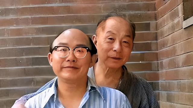 张学良与儿媳、孙子的一张合影，儿媳颜值气质俱佳