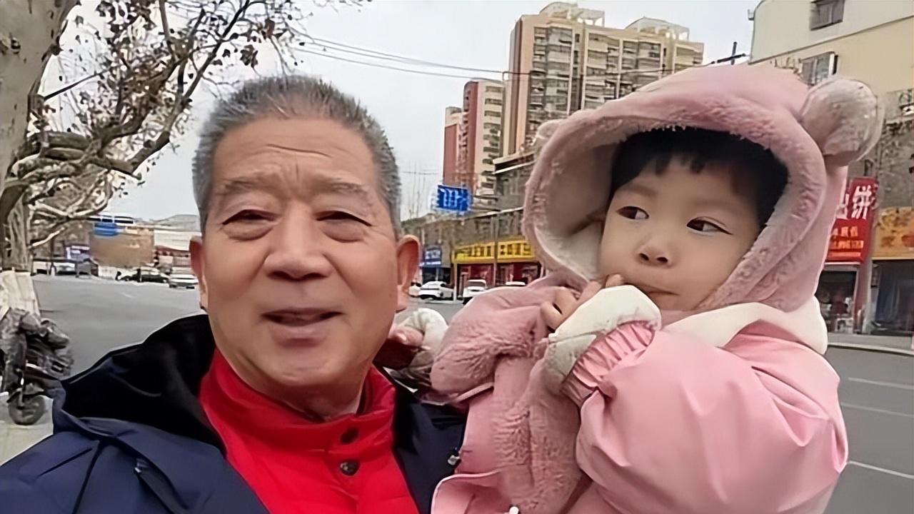 小天赐，终为父母当年的“冲动” 买了单，年仅 6 岁活得不像个小孩