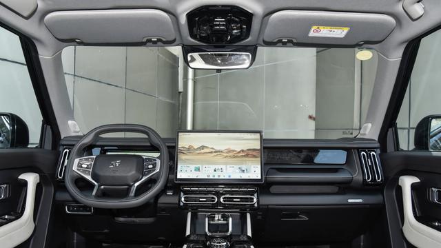 43.2度大电池+三电机四驱，纯电续航226km，体验2025款捷途山海T1