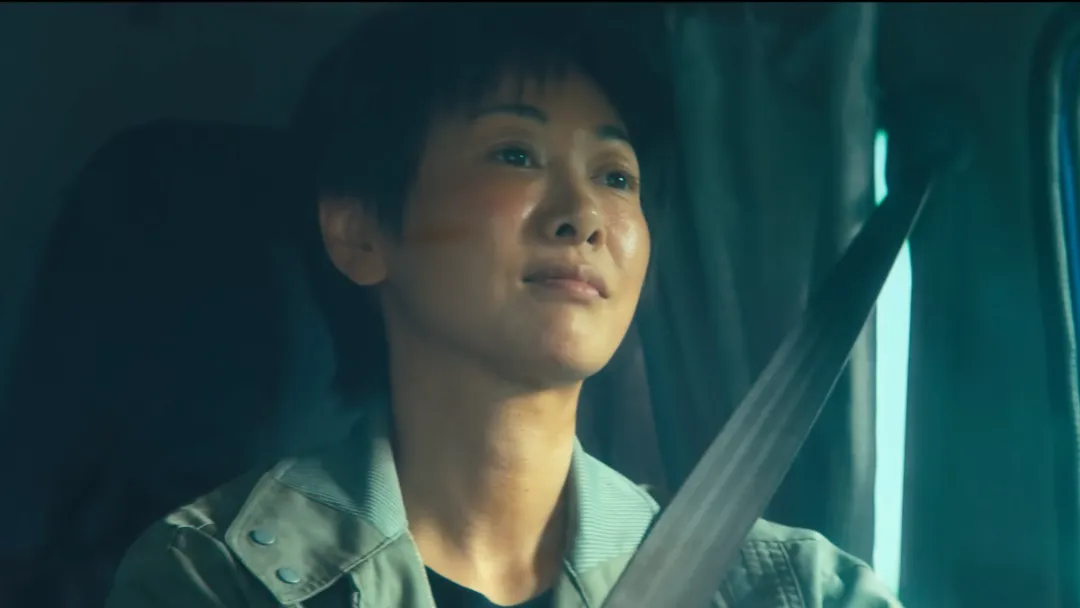 《北上》：所有人都知道长途货运司机很辛苦，只有作为女子的梁海泓深知，其中五味杂陈