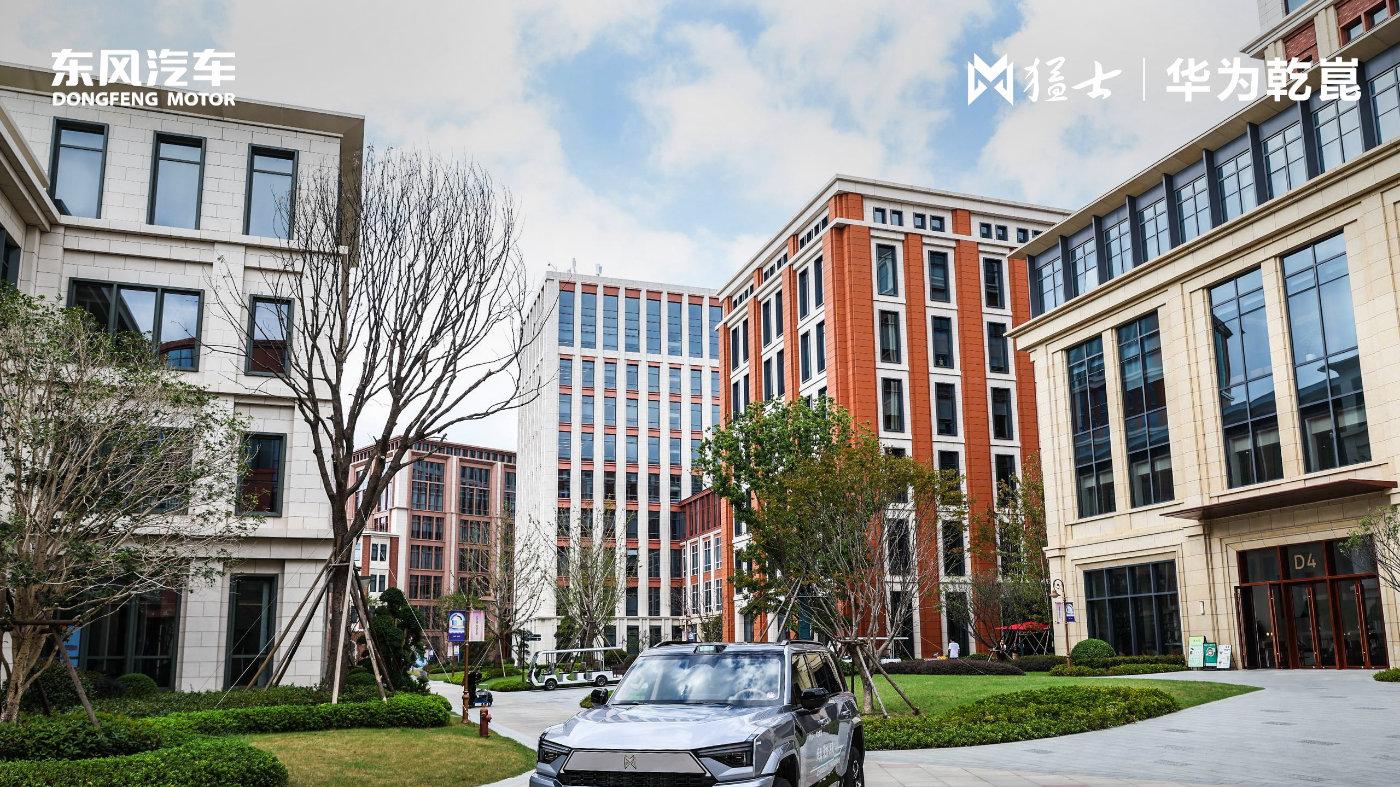 猛士将持续加码“华系方盒子”，智能越野赛道发展再提速