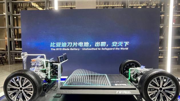 比亚迪磷酸铁锂刀片电池的“得”与“失”