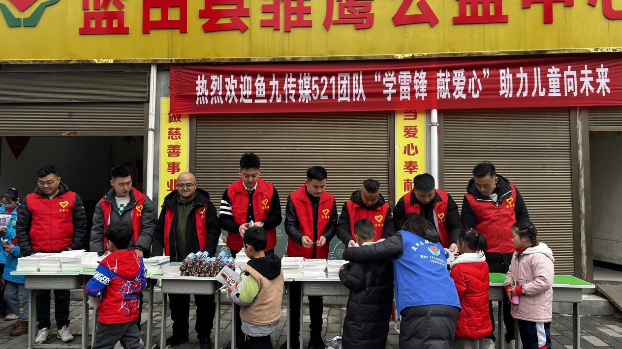 学雷锋暖人心：爱心物资传递温暖与关怀