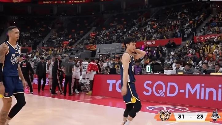 广东首节碾压山东！全民皆兵，徐杰+双外齐爆，山东仅靠三将！