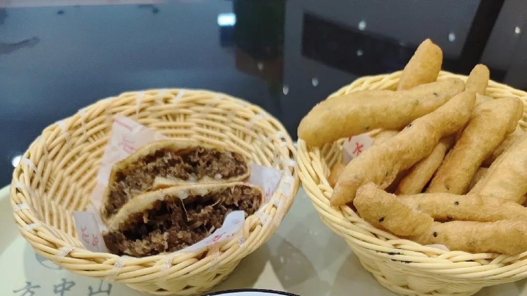 从胡辣汤到医美：一个郑州白领的晨间焕活公式