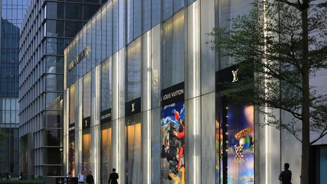 从巅峰下跌40%，曾经抢手的古驰为什么卖不动了？