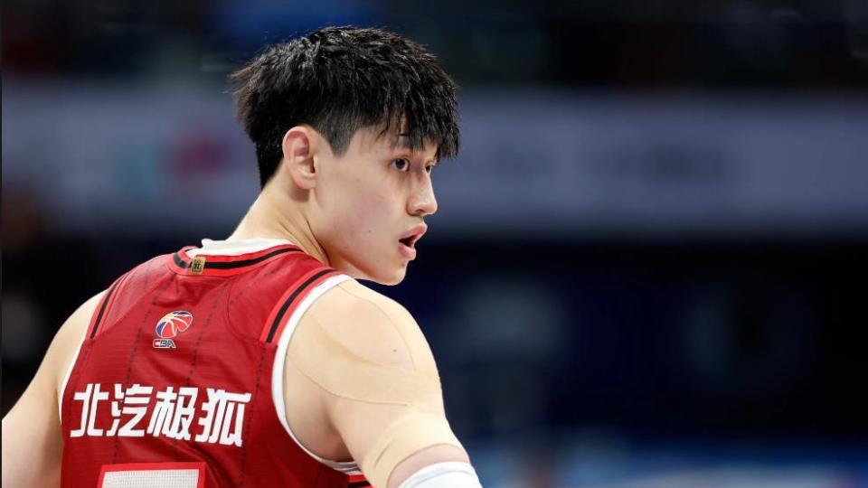 北京首钢队出征新疆，没有周琦和曾凡博；赵继伟再休战5轮比赛
