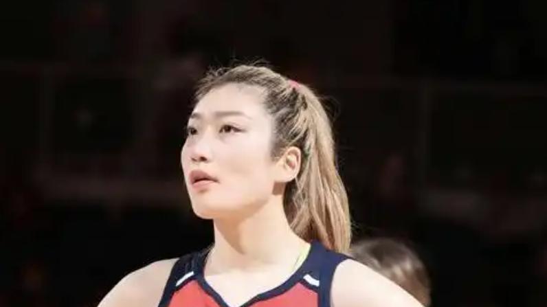 冠军、豪宅、归属感：王思雨、李梦落户成都，背后藏着什么？