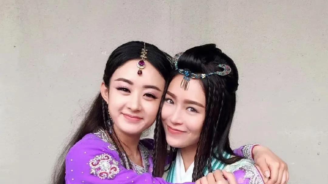 原来她们两位以前合作过呀，真是错过了一个热点！
