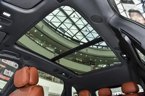 通勤省电费！红旗 HS6 大空间，全家坐得爽还不焦虑