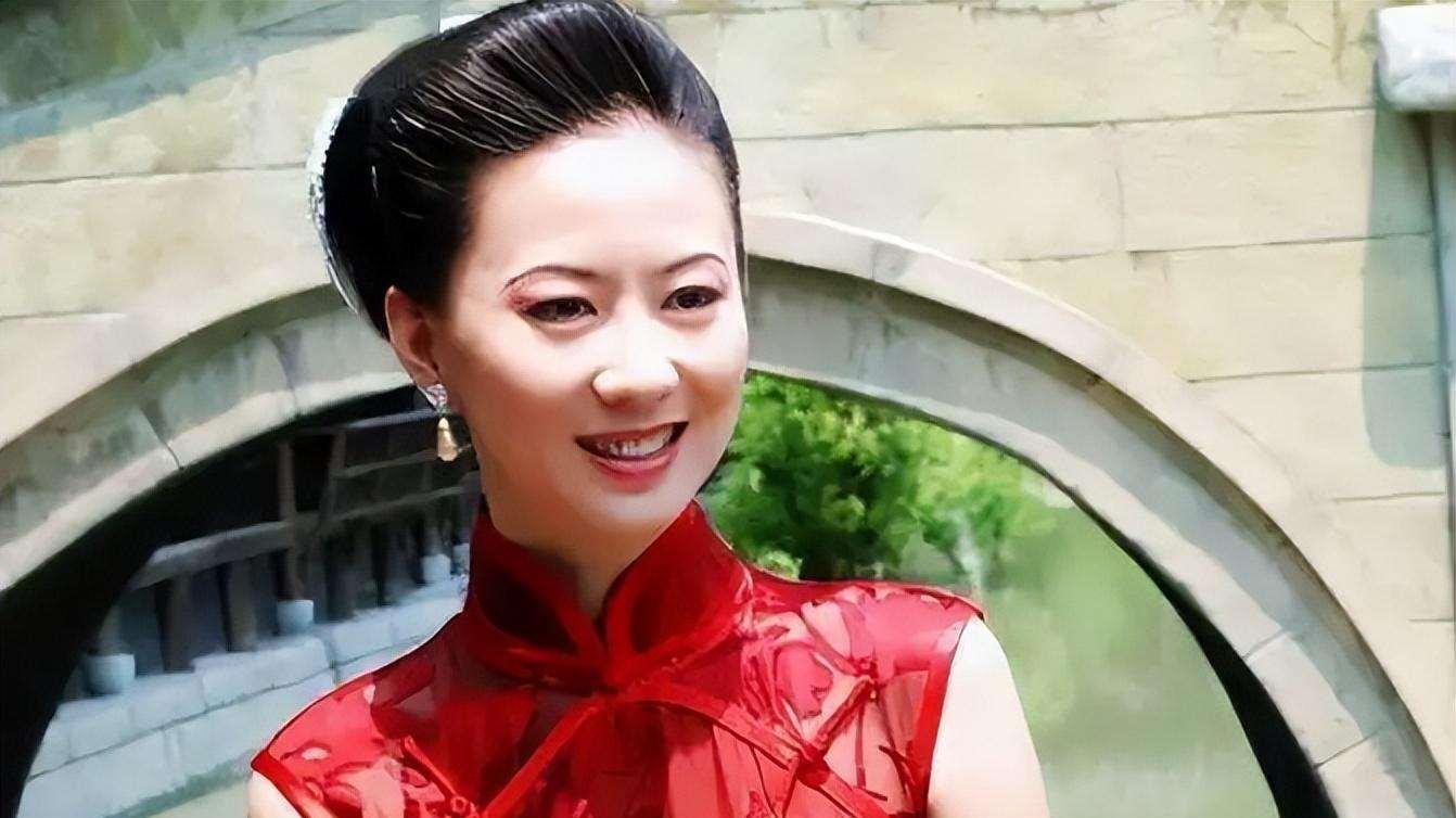 汤加丽：因人体模特和丈夫离婚，遭父母嫌弃，今46岁孤身一人！