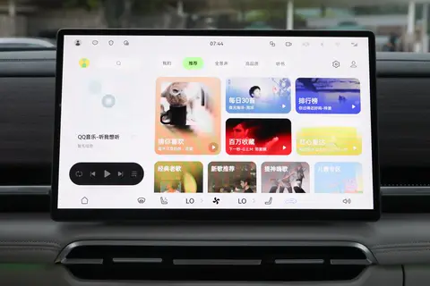 26款岚图梦想家：800V超充+华为技术加持，这车真有料！