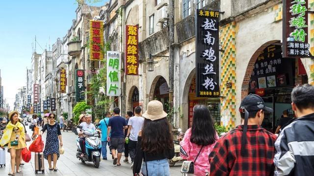 三亚和北海都住过，说句实话，两城相比，北海要比三亚好多了