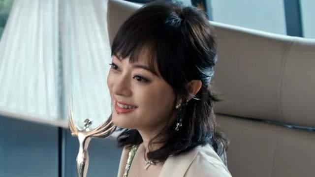 曾经的电视剧女王，如今5年只接2部戏，43岁的她，性感迷人太惊艳