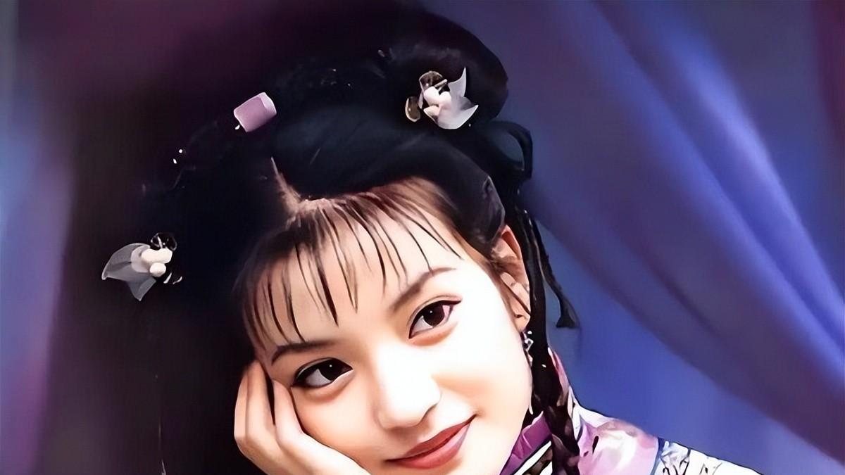 面相又变了! 49岁赵薇广东吃饭又老又凶, 当年的小燕子再也回不去了