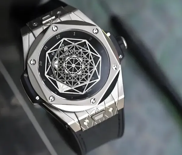 从绿水鬼到月相大师：瑞士表如何靠“破局”成为天花板？