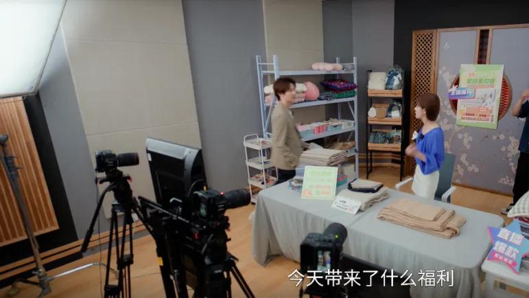 凭什么她的直播美出圈？《许我耀眼》许妍同款直播间来了