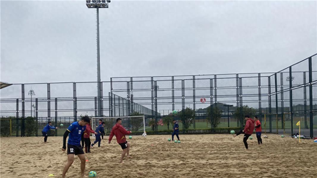 冲刺十五运会 内蒙古沙滩足球队开启高强度集训