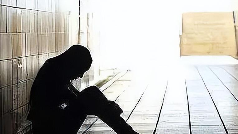 她被当男孩养20年，为何狠心将父母送进养老院？