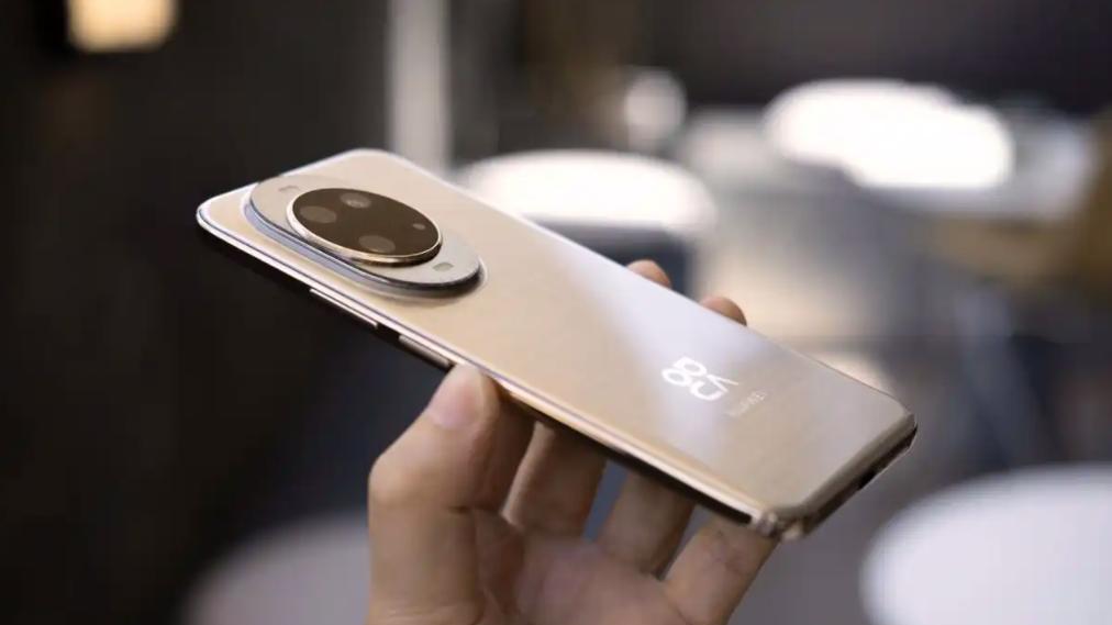 华为放弃高利润，从4499元跌至2888元，麒麟芯片+512GB+100倍变焦