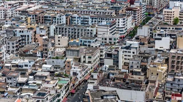 别被 “赠与免税” 忽悠！房产过户这样做，省下一辆车钱