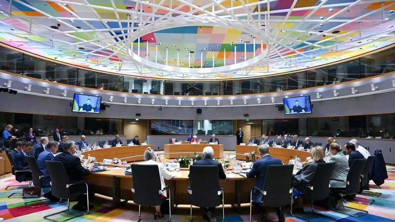 欧盟胆子还是不够大，折腾了16个小时，俄罗斯的钱还是没敢动