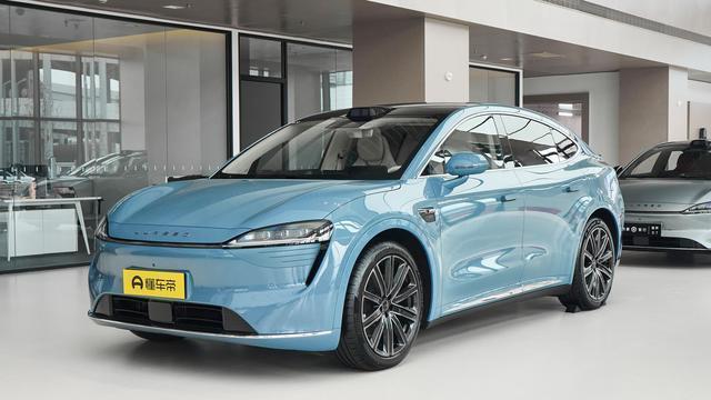 国产新黑马，配800V+华为智驾，剑指ModelY