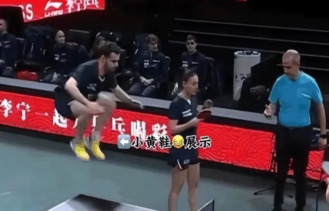 明目张胆！法国球员疯狂示爱莎莎，身份已经曝光，行为太高调，谁注意王楚钦反应