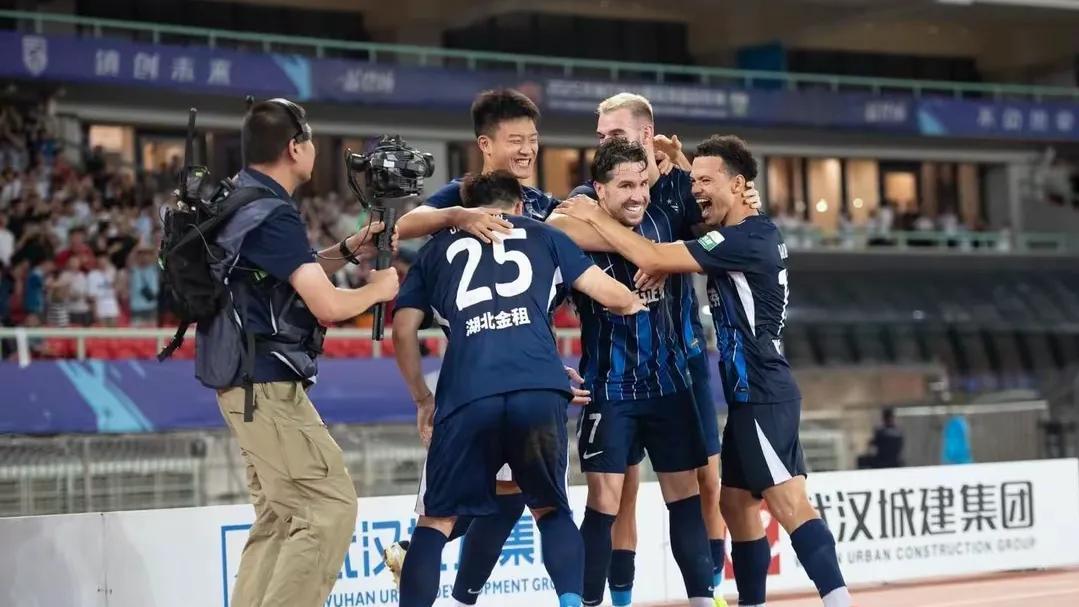 武汉三镇为什么2: 2平成都？赛后邓卓翔一席话，说的非常实在