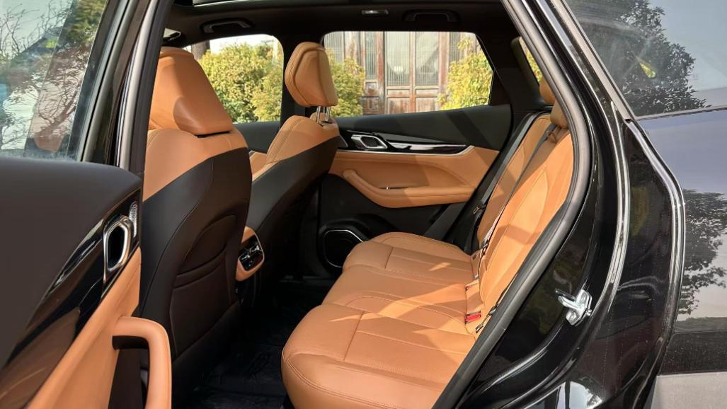 配置拉满+智能AI，或5月上市！吉利“颜值”SUV来了，10万级