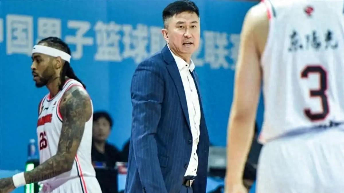 媒体人：夺冠概率广东队40%，北京队35%，广厦队15%，辽宁队10%