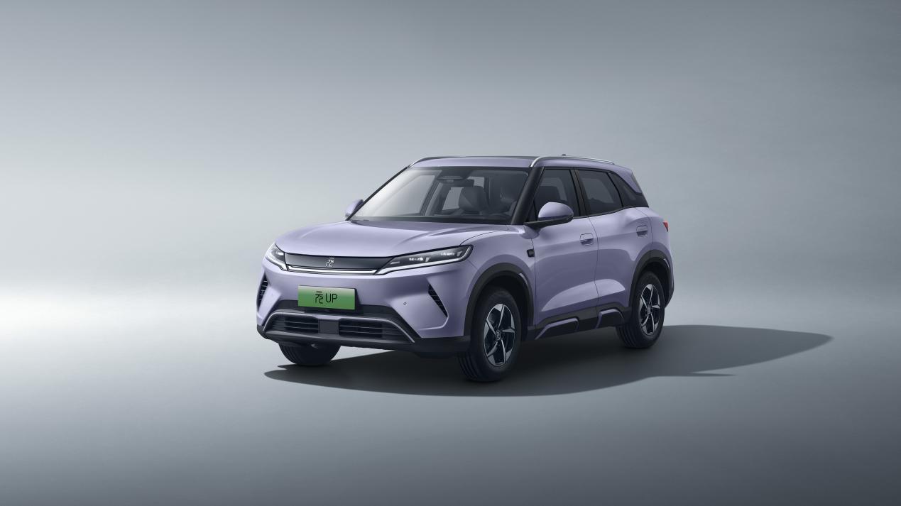 比亚迪元UP 301KM领航型，7.48万入门即高配，精准狙击年轻市场痛点