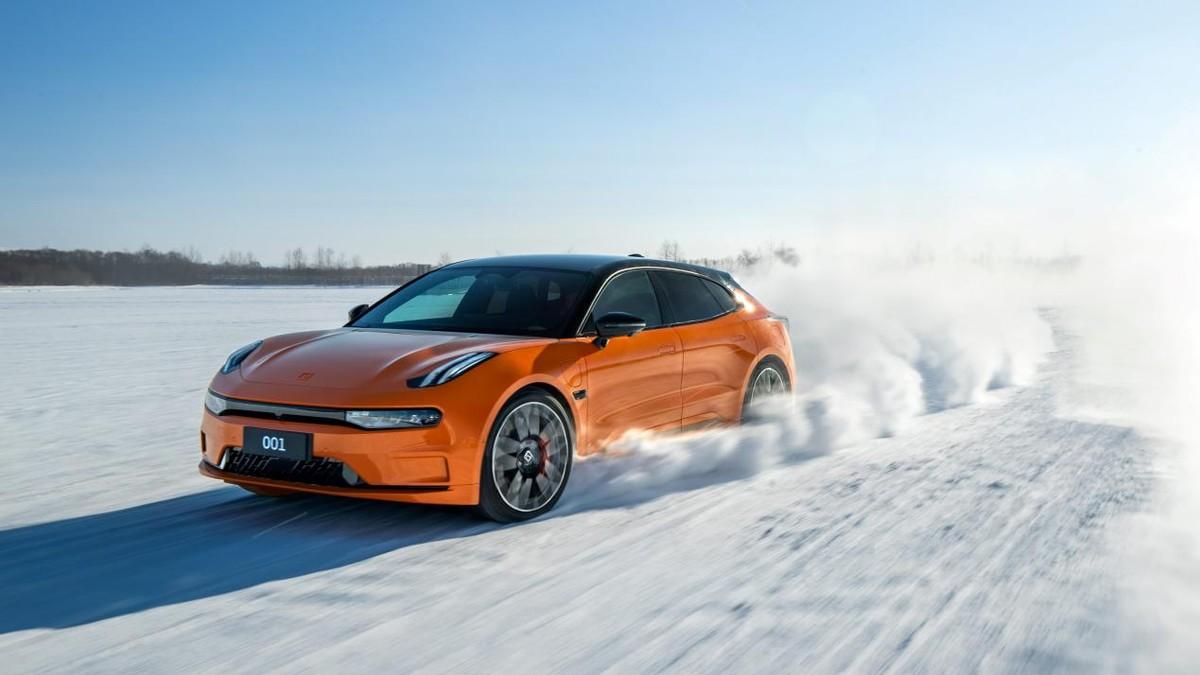 “钢板切割机”一样的双A柱你见过吗，看看极氪009