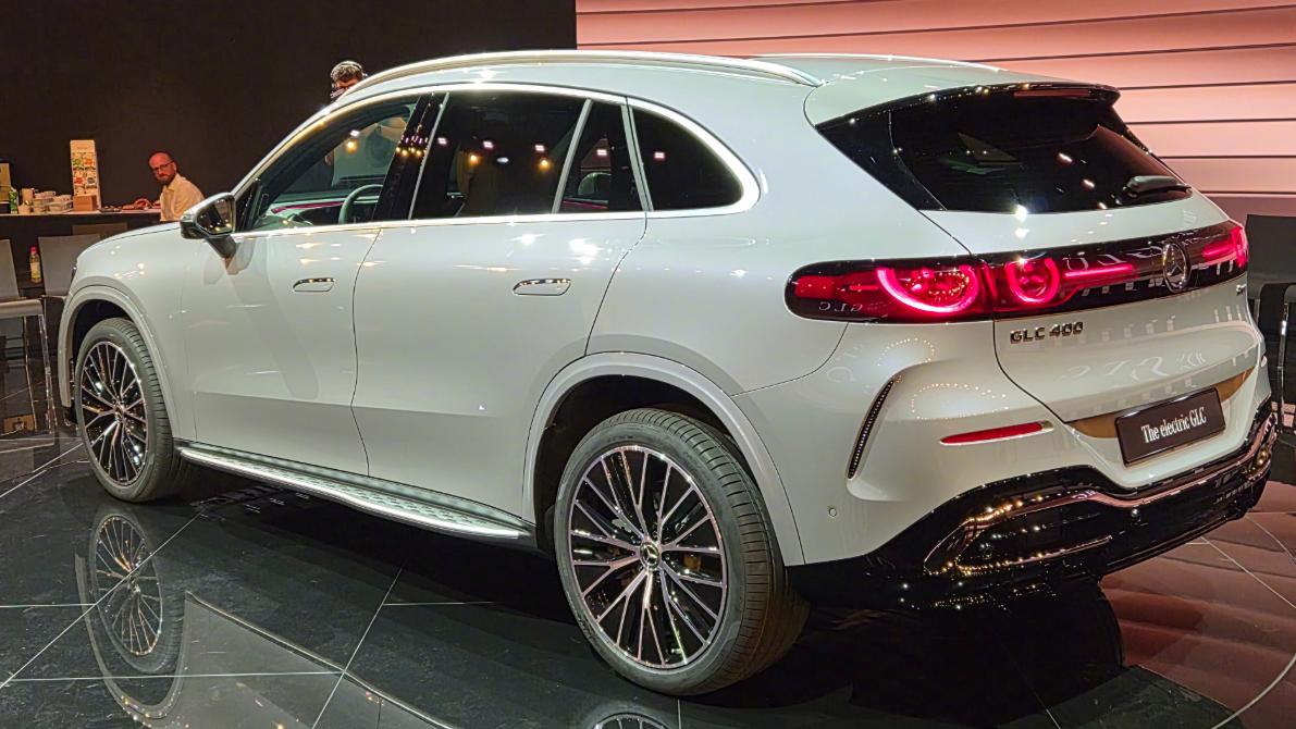 全新奔驰GLC系列来了，现在BBA新车都好激进！