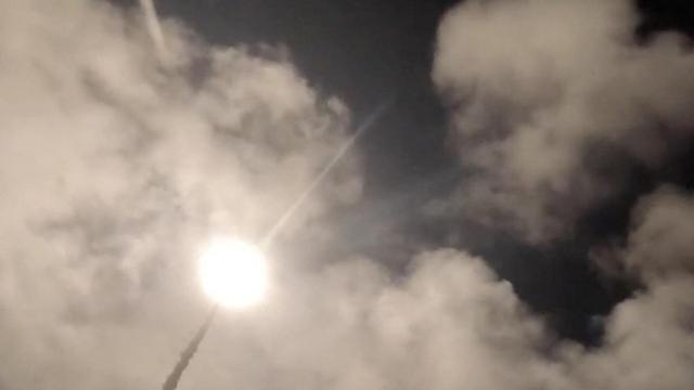 第一岛链不保，第二岛链也弃守？面对东风导弹，美军叫停最后底牌