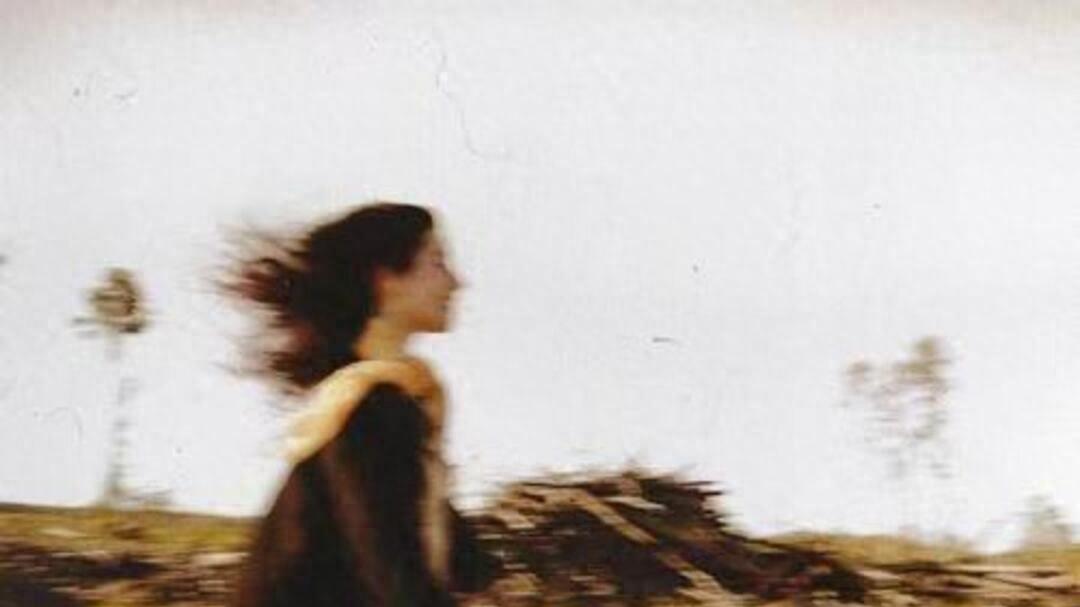 澳大利亚博主 Elle - May Watson：棕调光影里的电影感美学