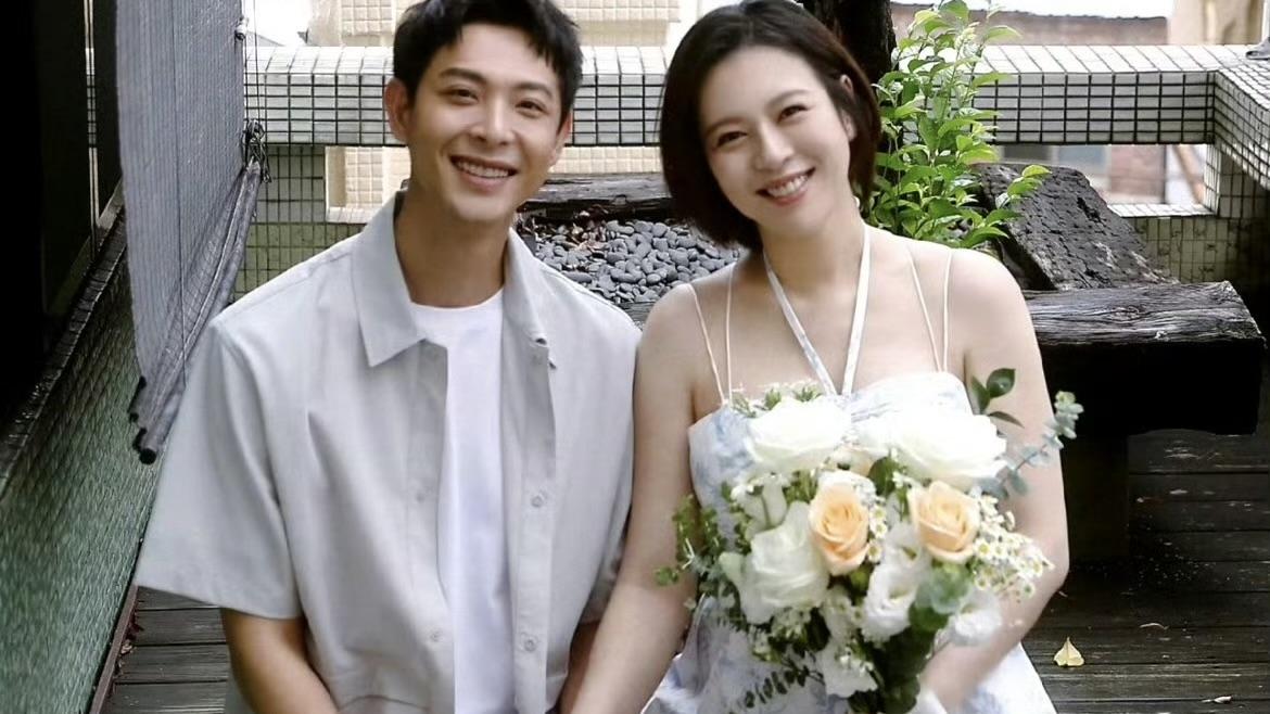 刘品言生女：从争议到幸福，人生新篇章的温暖开启