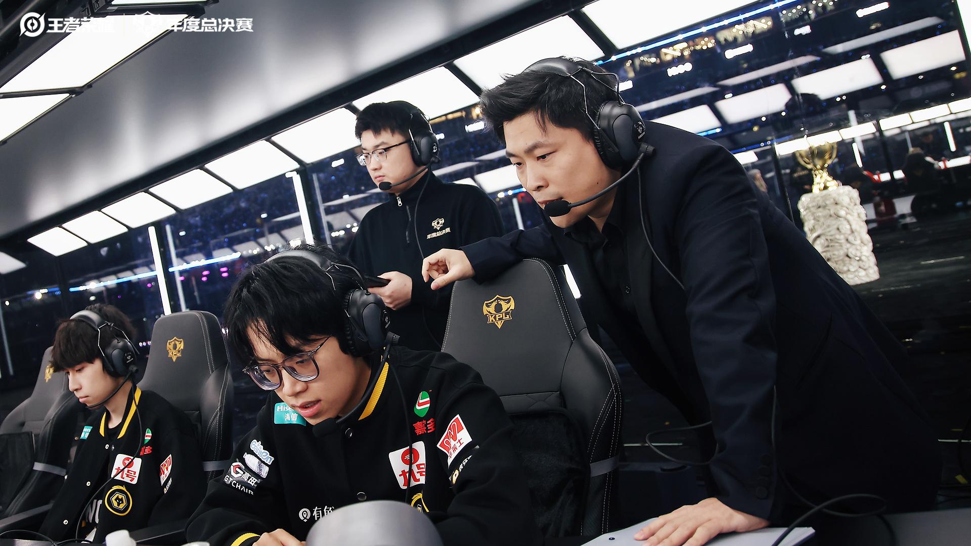 小胖评分狼队垫底，SK燃尽了，买樱花扶正道崽才有希望