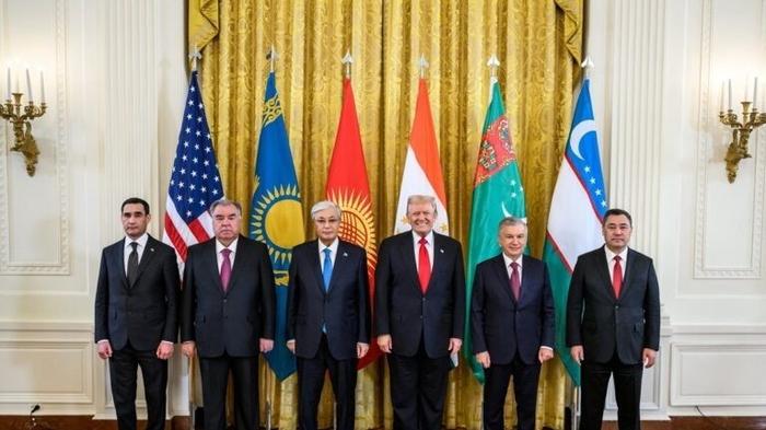 特朗普的手真长，都伸到中亚来了，这是想来挖中俄墙脚？