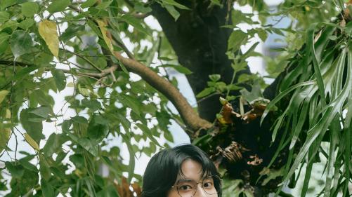 JINS HOOD TITANIUM新品上市，厚边框设计轻盈又出片