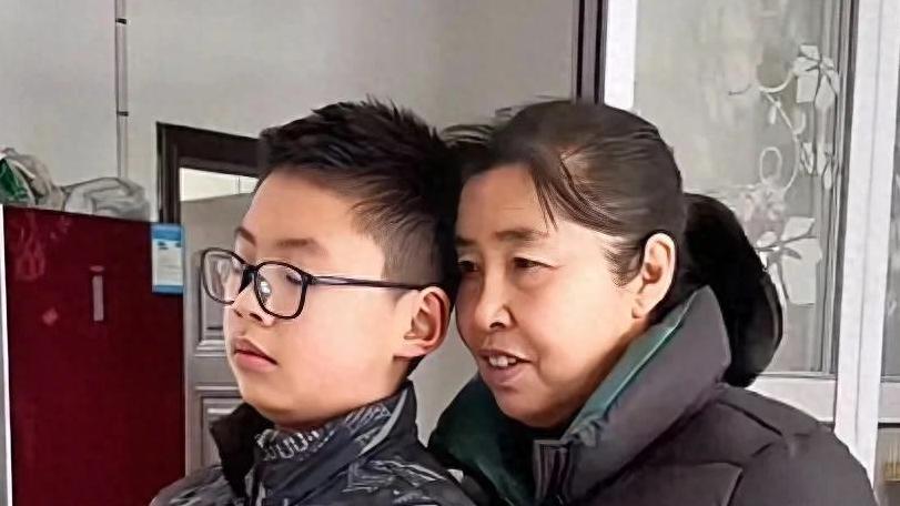 小木的妈妈手术了，小敏贴心陪伴引发网友讨论