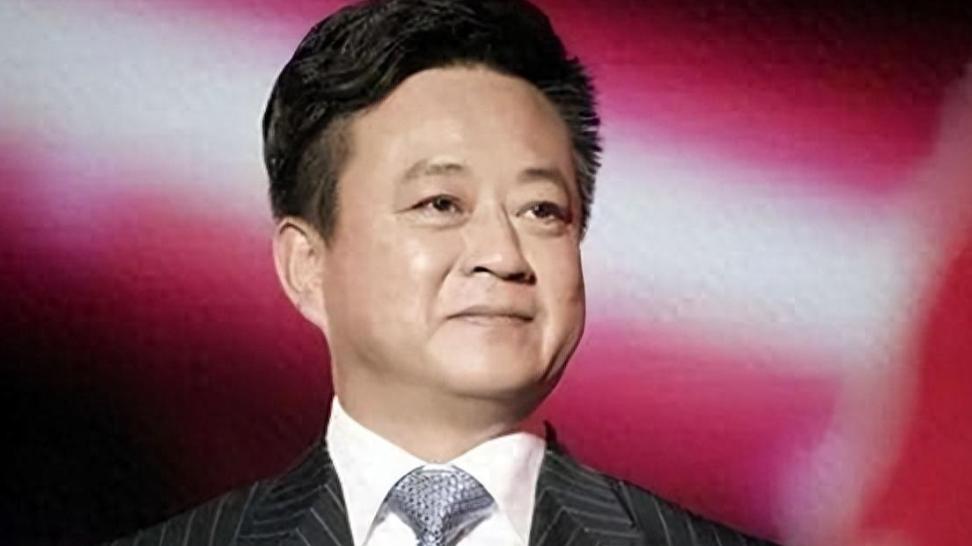 央视主持人朱军：历经4年洗净冤屈后，现如今他过得怎么样了？