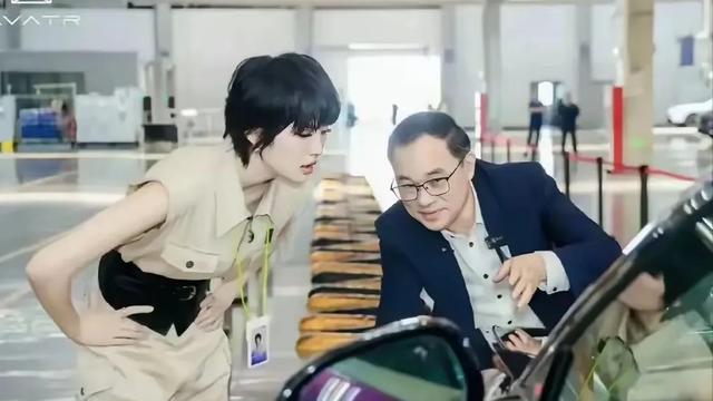 姚安娜重庆入职长安汽车，工号1001，长安汽车董事长朱华荣亲自陪