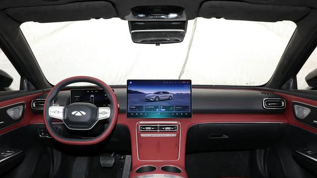 奇瑞风云A9实拍，2500Km续航+639马力，车漆多种颜色可选