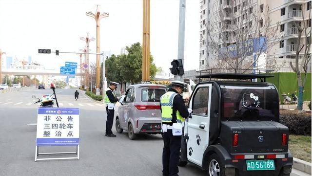 5月1日起实施，电动车、三轮车新规上路，1牌2证3禁止需注意