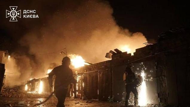 凌晨1点，图160轰炸机围攻基辅：天上全是导弹，泽连斯基已经逃亡