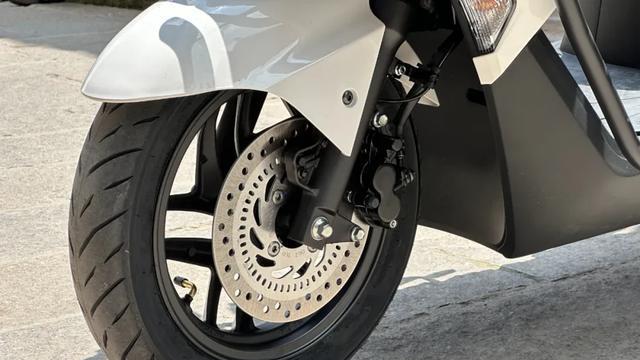 新大洲本田NS125GU上市，售价8880元起，空间大还挺能“装”