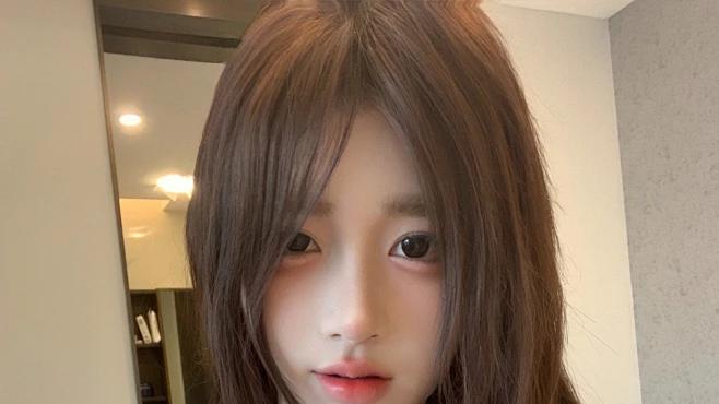 妻子大度抚养丈夫私生女30年，丈夫瘫痪后说出真相，他大骂：毒妇