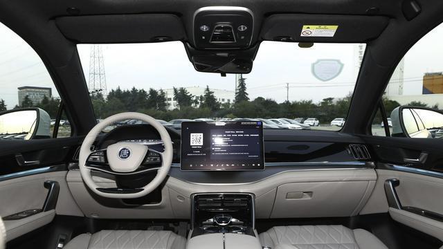 深蓝S07 2025款与唐DMi 2025款，谁更适合你？