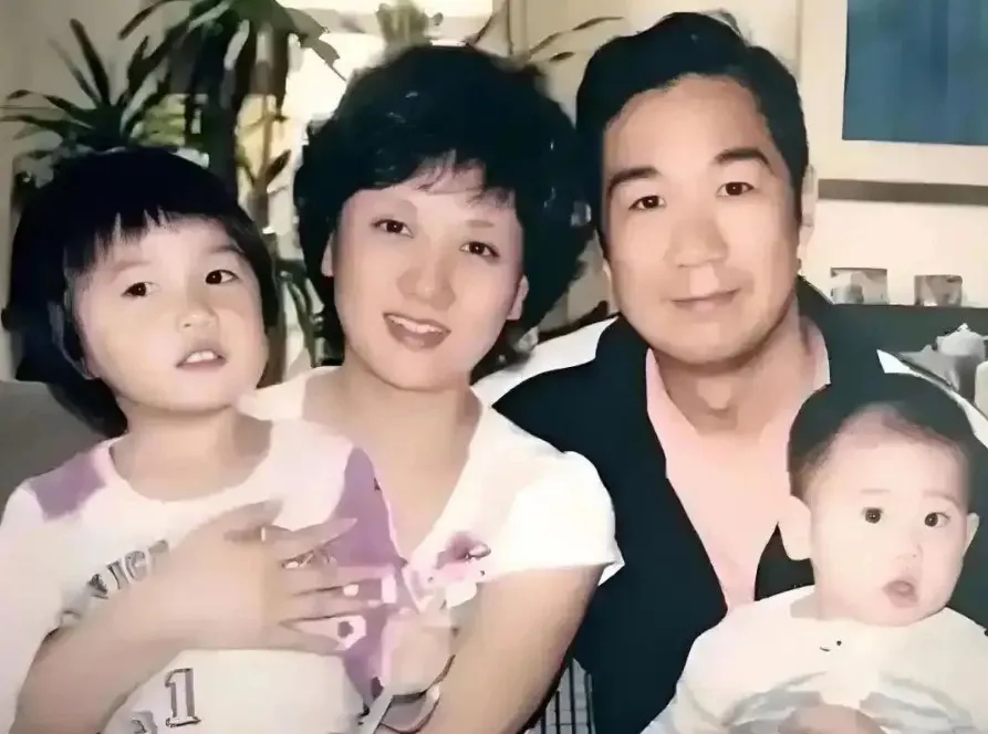 67岁的邓婕：离婚协议成她一生的痛，如今美人迟暮，儿女双全，最大的遗憾是年轻时听了张国立的一句话！